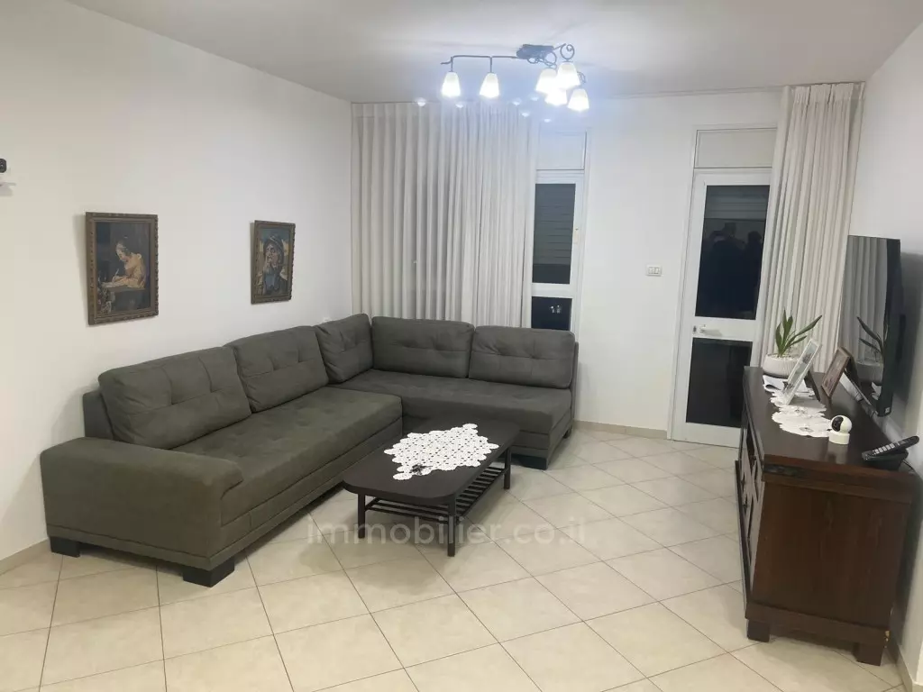 Barrio francófono de Youd Bet, se vende hermoso apartamento de 4 habitaciones