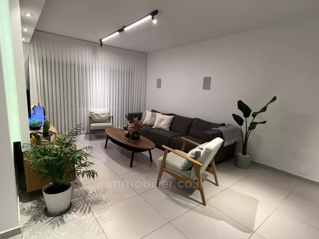 Se vende en Ashdod, soberbio apartamento de 4 habitaciones con suite principal en el barrio youd bet