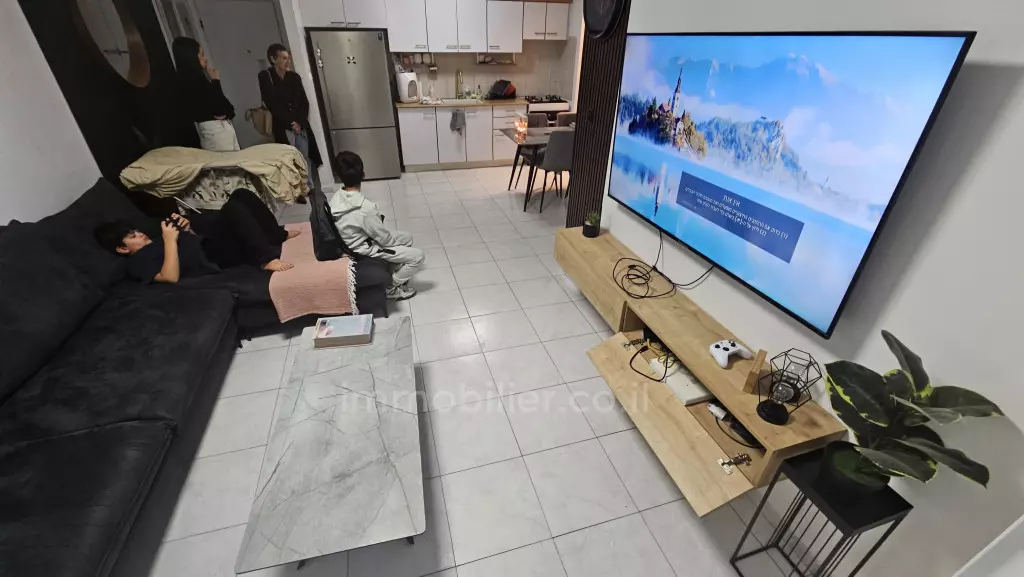Apartamento de 3 habitaciones con balcón y mamad