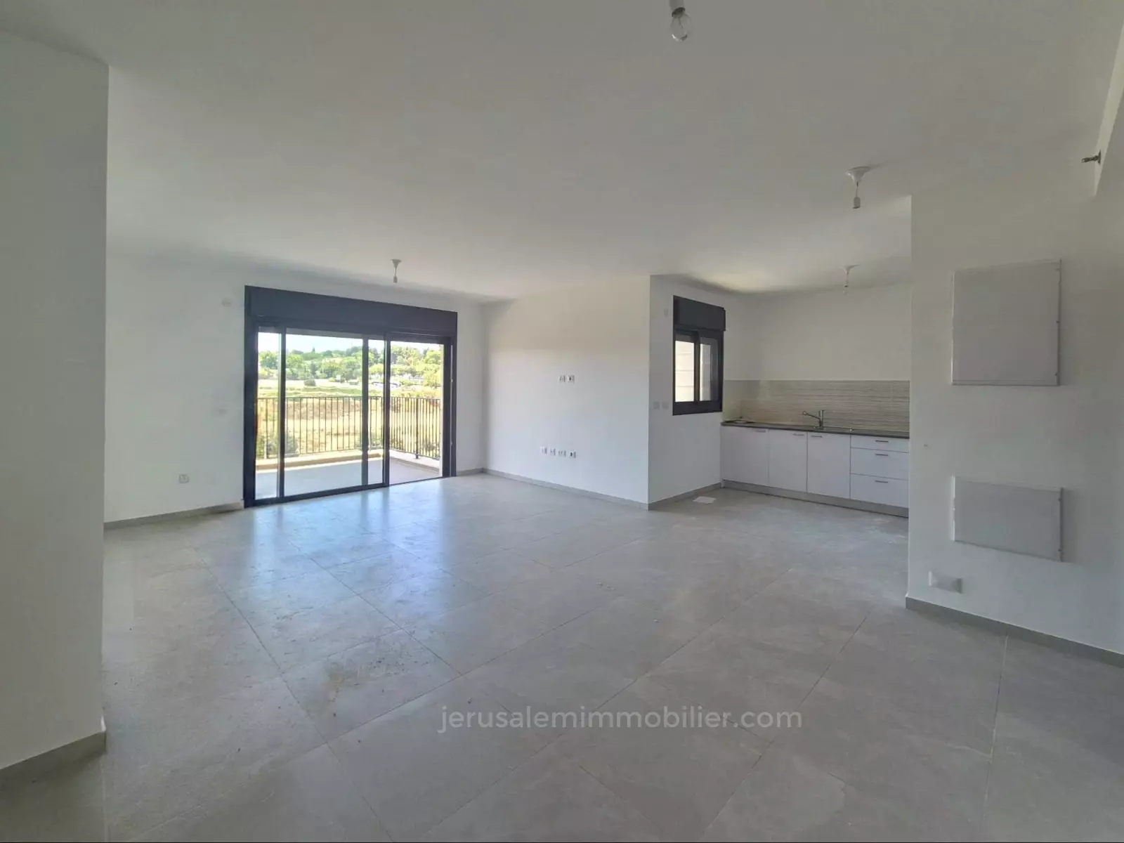 Se alquila – Apartamento nuevo de lujo con vistas panorámicas en Mordot Arnona – JERUSALEM IMMOBILIER 026786595