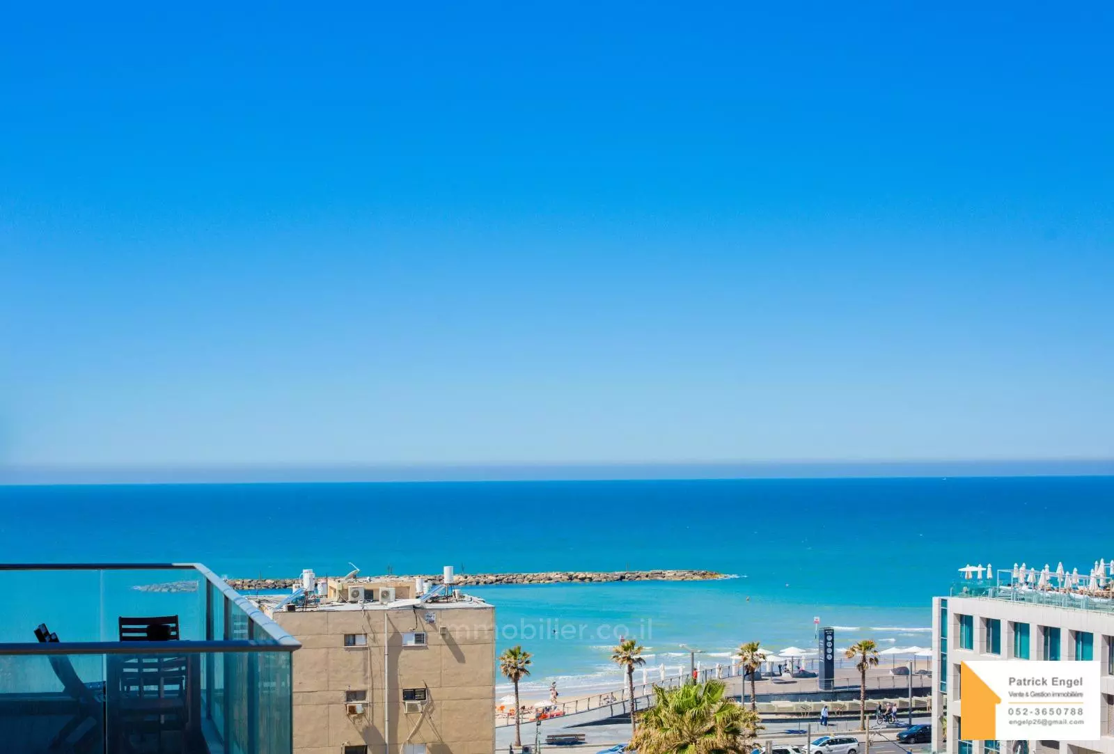 Dúplex con terraza, tranquilo, cerca del mar, bien diseñado, luminoso, espacioso, magnífico, renovado