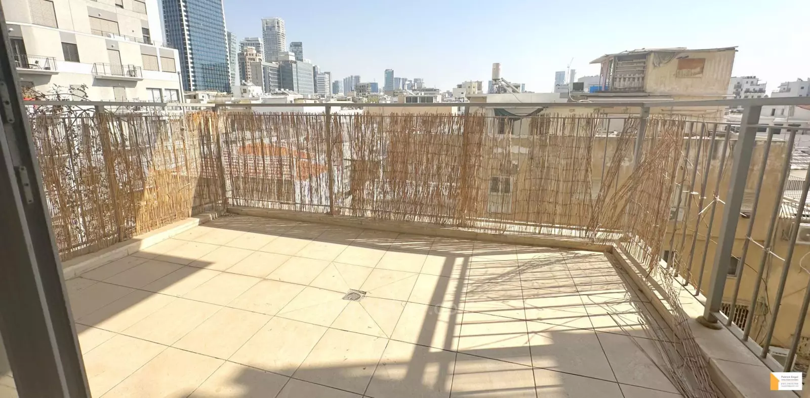 ¡No se lo pierdan! Espacioso piso de 2 habitaciones renovado - Florentine