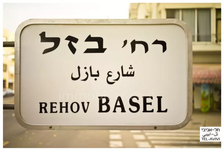¡No te lo pierdas! Bien distribuido, tranquila calle Basel, espacioso para renovar