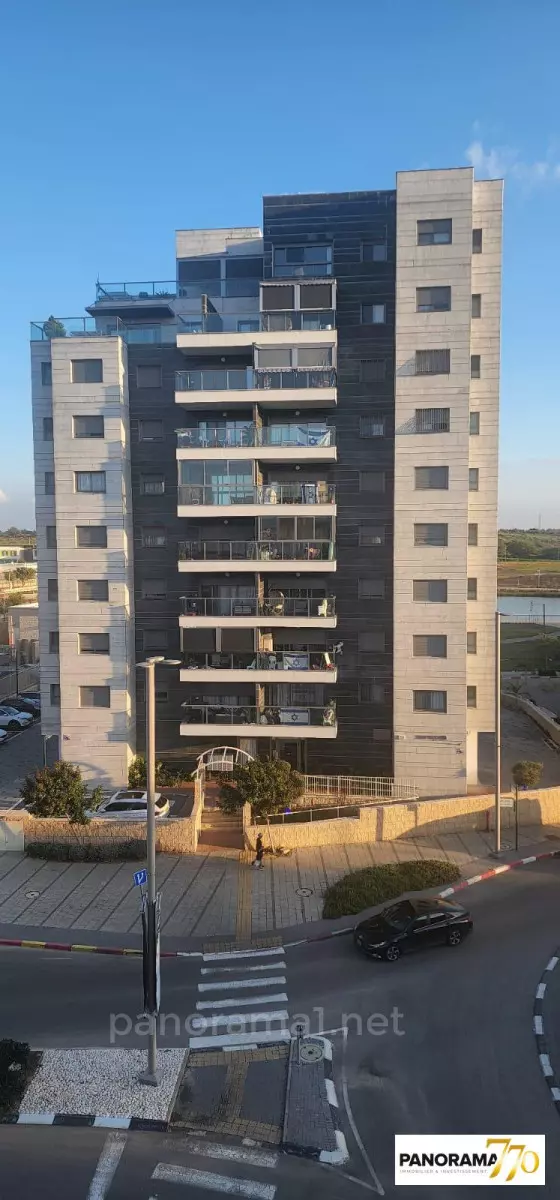 ¡No te lo pierdas! Mini penthouse reciente en un hermoso edificio