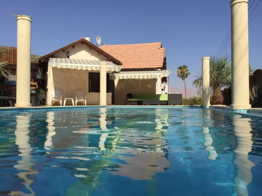 Villa de lujo, tranquila, de alto nivel, piso alto con vista al mar, espaciosa, cerca del mar - ¡No se la pierda!