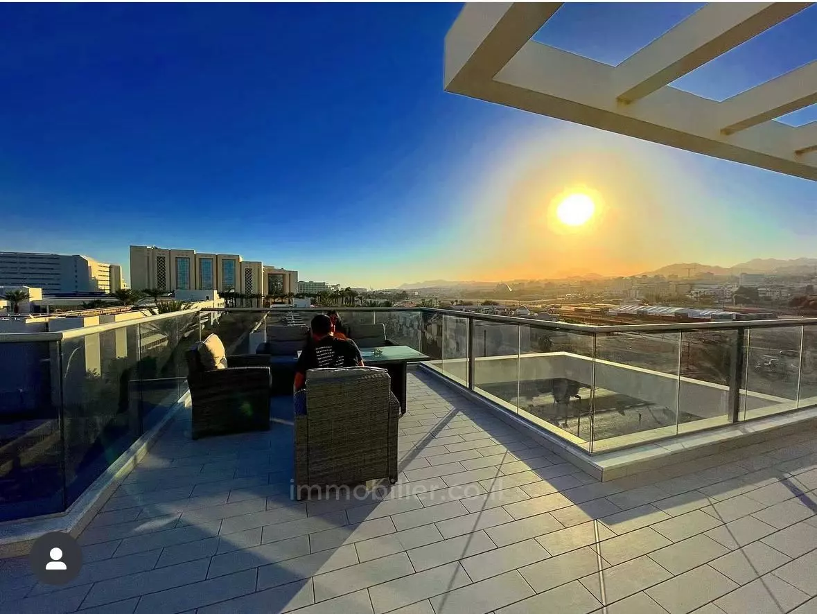 ¡No se lo pierda! Ático de 5 habitaciones con vista panorámica al mar
