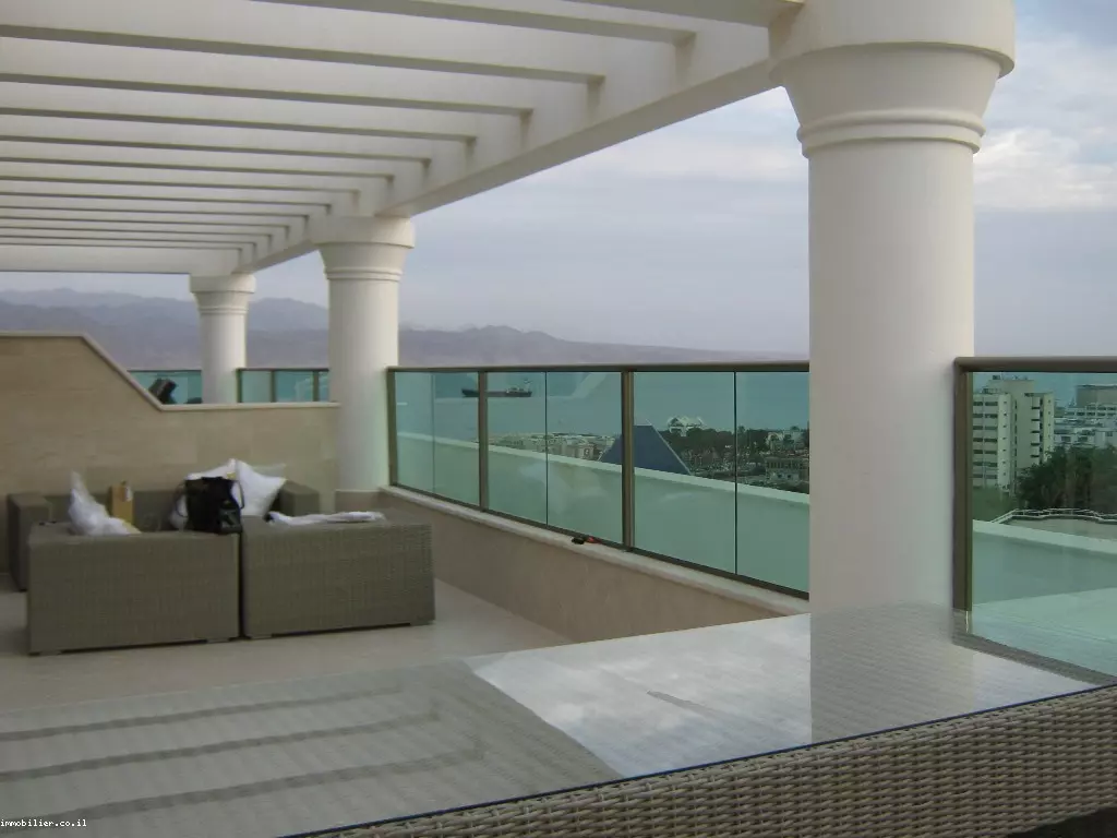 Mini Penthouse con terraza, vista panorámica al mar, lujo, cerca de la playa - ¡No se lo pierda!