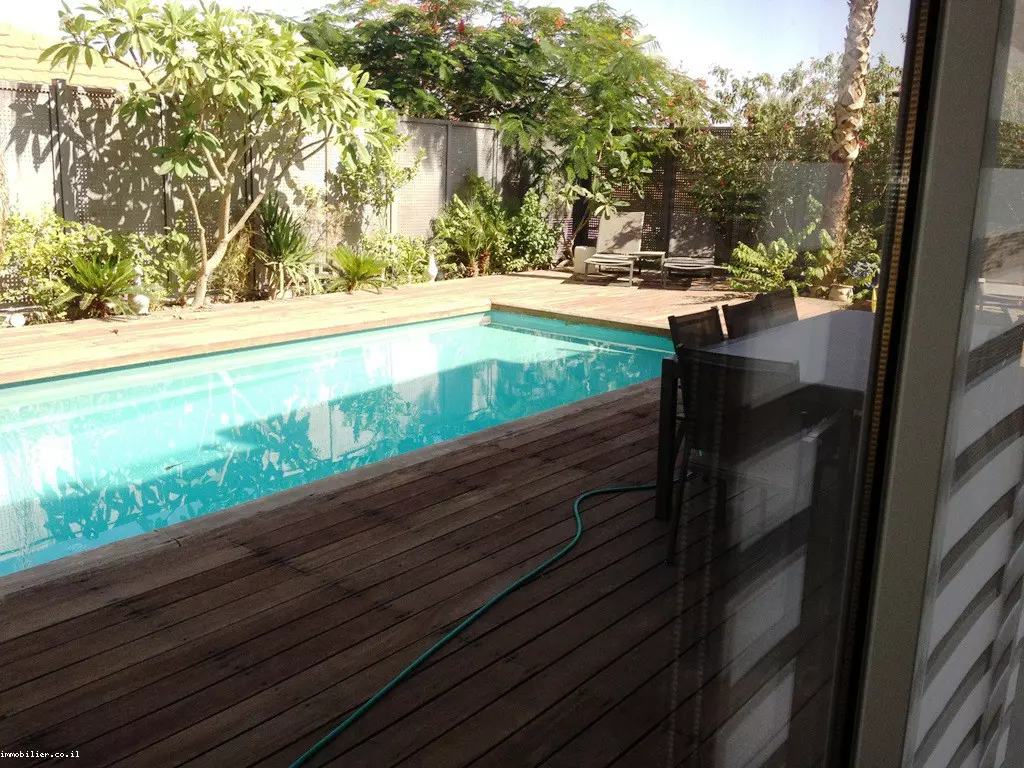 Villa con terraza, inversión, balcón al mar, buena ubicación, lugar tranquilo, piso alto con vista, grande, cerca del mar, vista al mar, no perderse, agradable, bien diseñada, luminosa, espaciosa, buen negocio, buenas orientaciones, en buen estado, gran jardín, magnífica