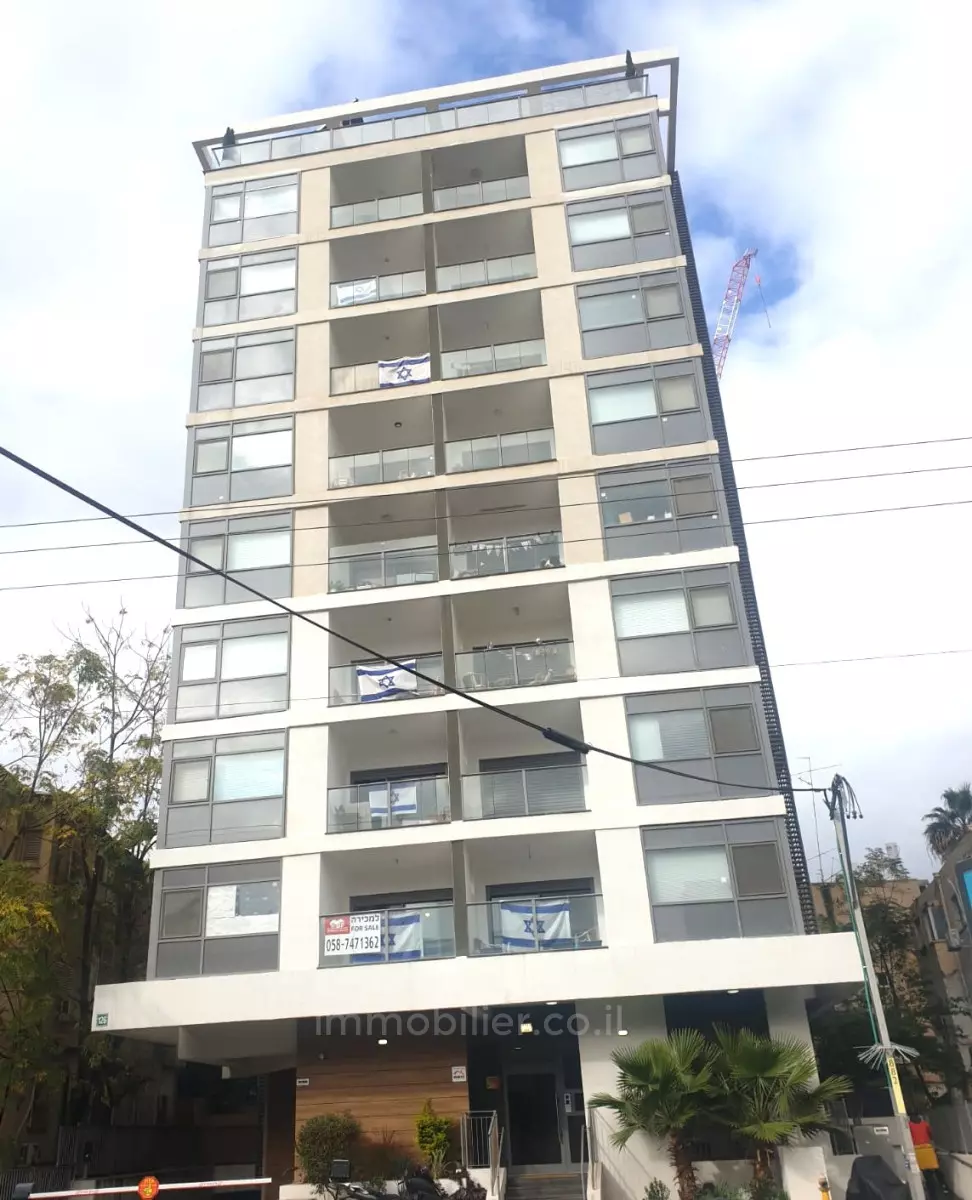 3 habitaciones + balcón + aparcamiento