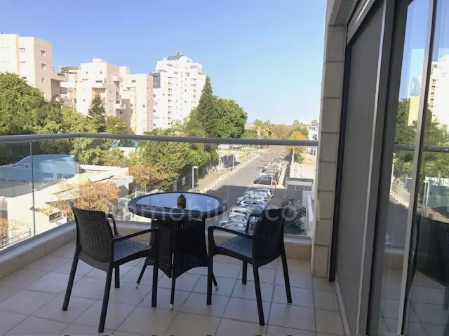 3 habitaciones + terraza nuevo cerca del mar