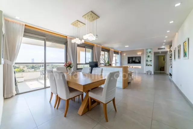 Sublime appartamento familiare di 5 locali con terrazza e 3 parcheggi