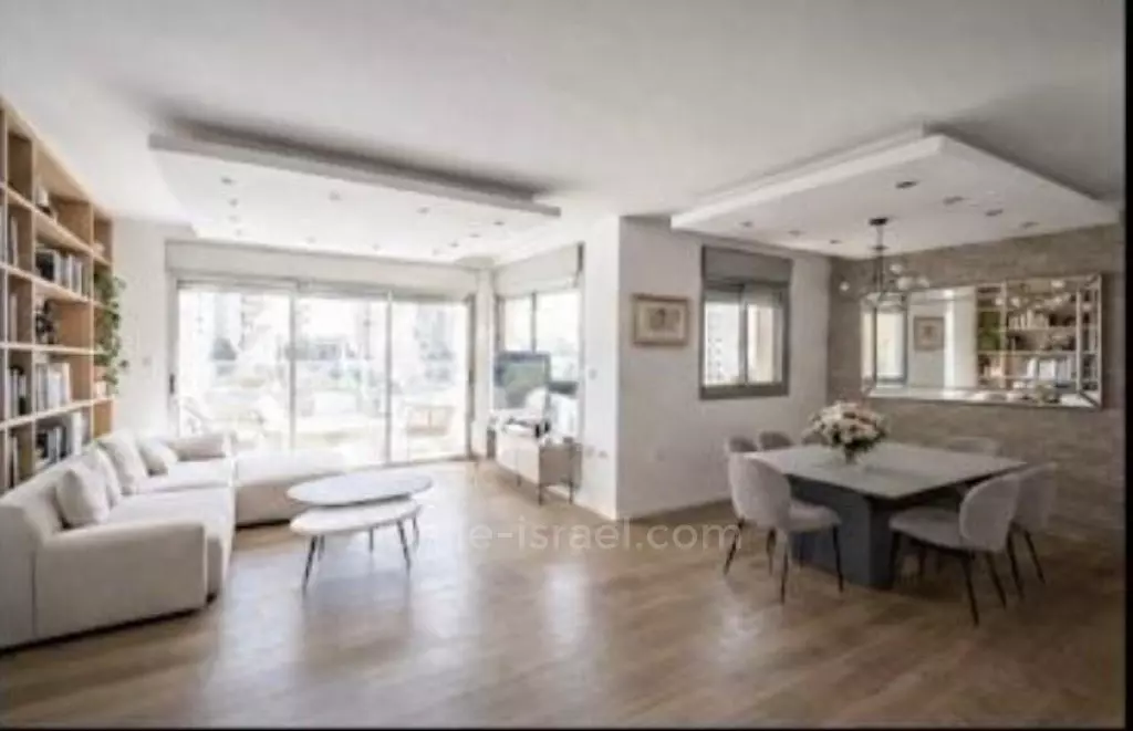 YR YAMIM - edificio de lujo cerca del mar y centro comercial