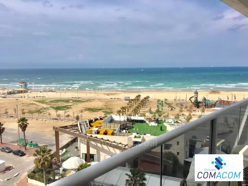 2 habitaciones con terraza, planta alta con vista al mar, completamente amueblado