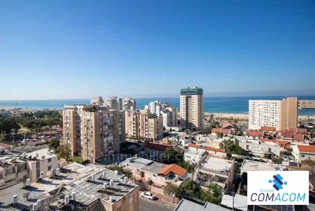 con terraza,en un hermoso edificio,Buena ubicación,Piso alto con vista,Estándares altos,Vista al mar,nuevo,espacioso,Espléndido