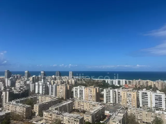 En el centro,con terraza,Departamento bonito,bien arreglado,Buena ubicación,en un hermoso edificio,en un edificio nuevo,Vista al mar