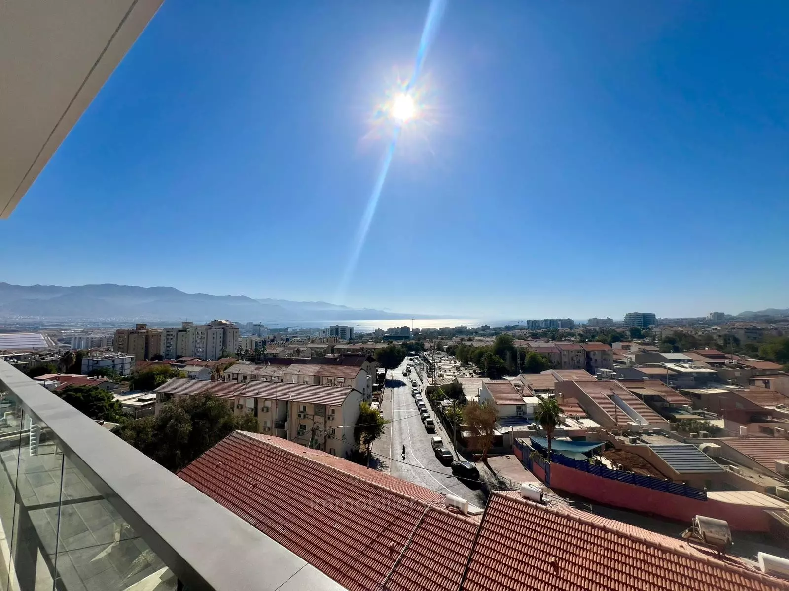 En el centro,con terraza,Departamento bonito,bien arreglado,Buena ubicación,En una calle tranquila,en un hermoso edificio,en un edificio nuevo,espacioso,Vista al mar