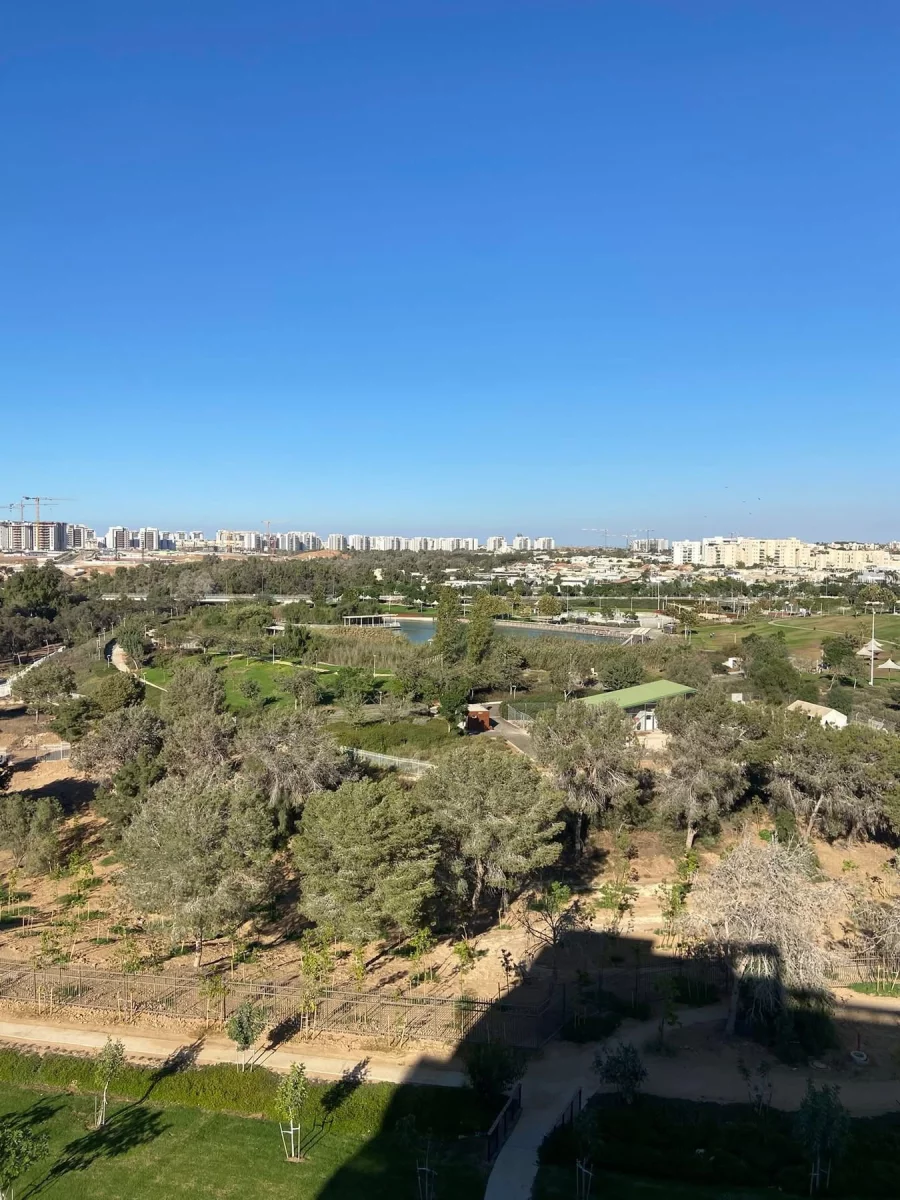 ¡No te lo pierdas! Apartamento agradable con terraza, buena ubicación, tranquilo, espacioso en un hermoso edificio