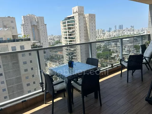 ¡No se lo puede perder!,agradable,con terraza,bien arreglado,en un hermoso edificio,Lugar tranquilo,Grande,Renovado