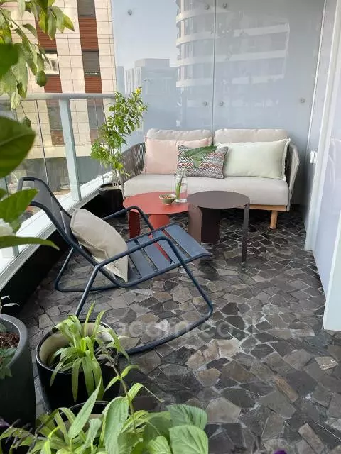con terraza,en un hermoso edificio,excelente estado,En el centro,Buena ubicación,bien arreglado,en un edificio nuevo,Totalmente amueblado,Espléndido