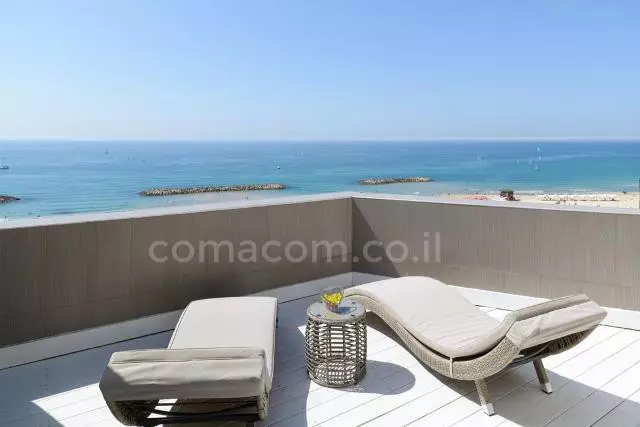 con terraza,en un hermoso edificio,excelente estado,En el centro,Buena ubicación,Estándares altos,Lujoso,Cerca del mar,Vista al mar,¡No se lo puede perder!,bien arreglado,luminoso,espacioso,Espléndido