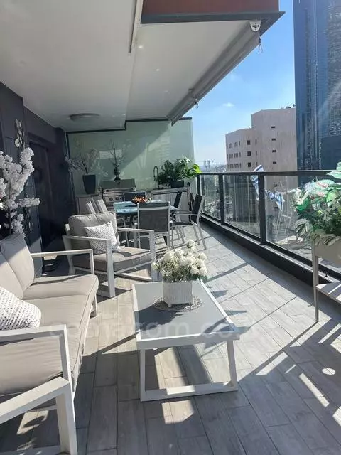 En el centro,con terraza,Departamento bonito,bien arreglado,Buena ubicación,luminoso,en un hermoso edificio,Grande,excelente estado,espacioso