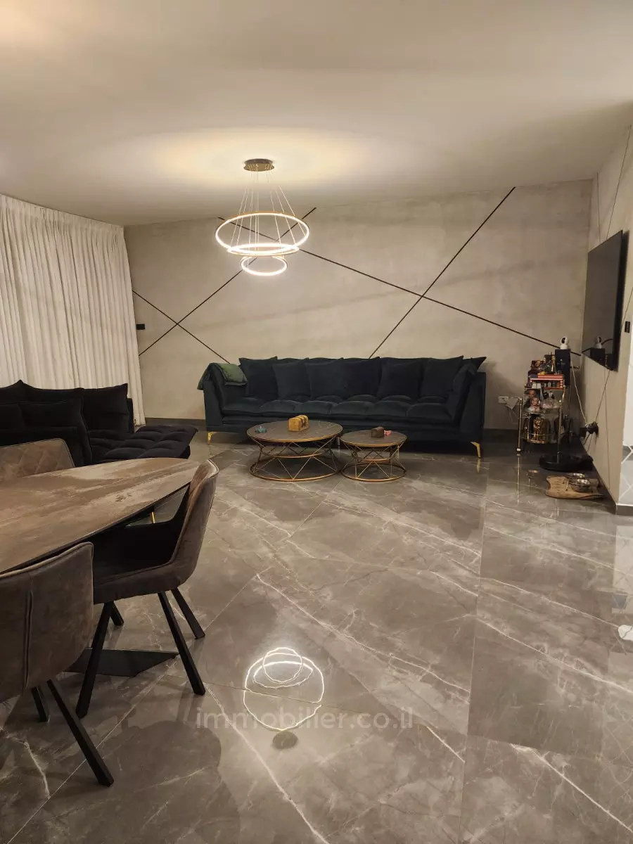 con terraza,bien arreglado,Renovado