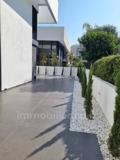¡No se lo puede perder!,agradable,bien arreglado,Buena ubicación,luminoso,En una calle tranquila,Grande,Jardín grande,excelente estado,Lujoso,Espléndido,nuevo,espacioso
