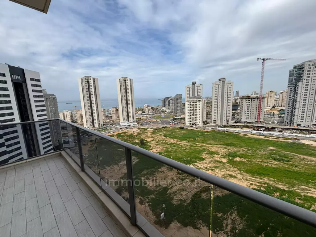 Gran piso de 5 habitaciones en venta, planta alta con vista al mar, Maar, Ashdod