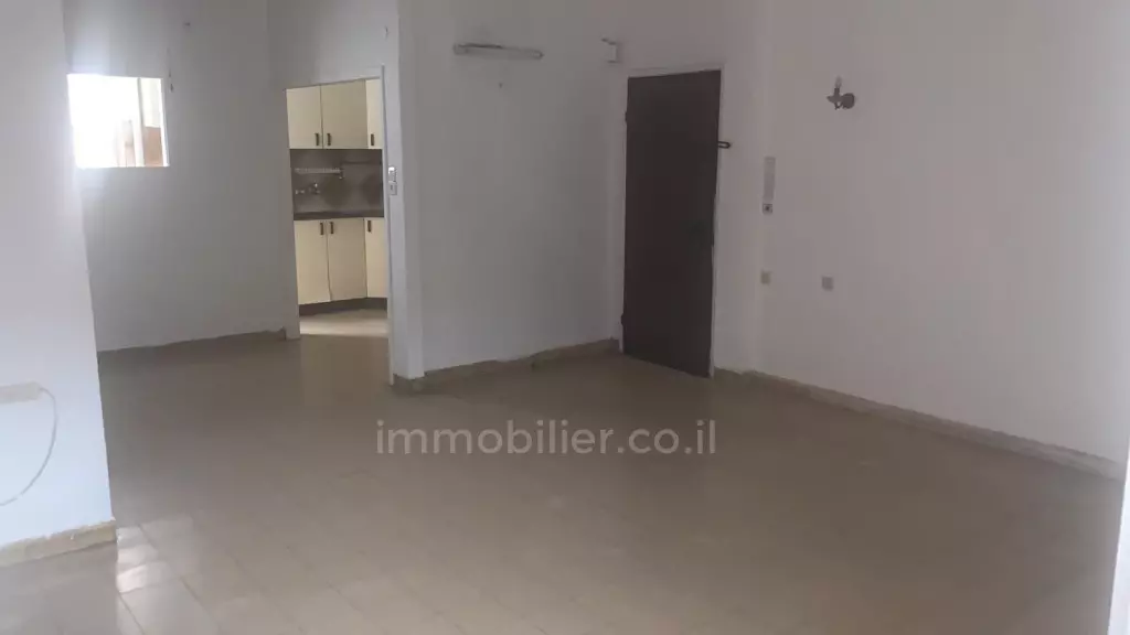 ¡No te lo pierdas! 3,5 habitaciones en alquiler en el corazón de Ramat Gan