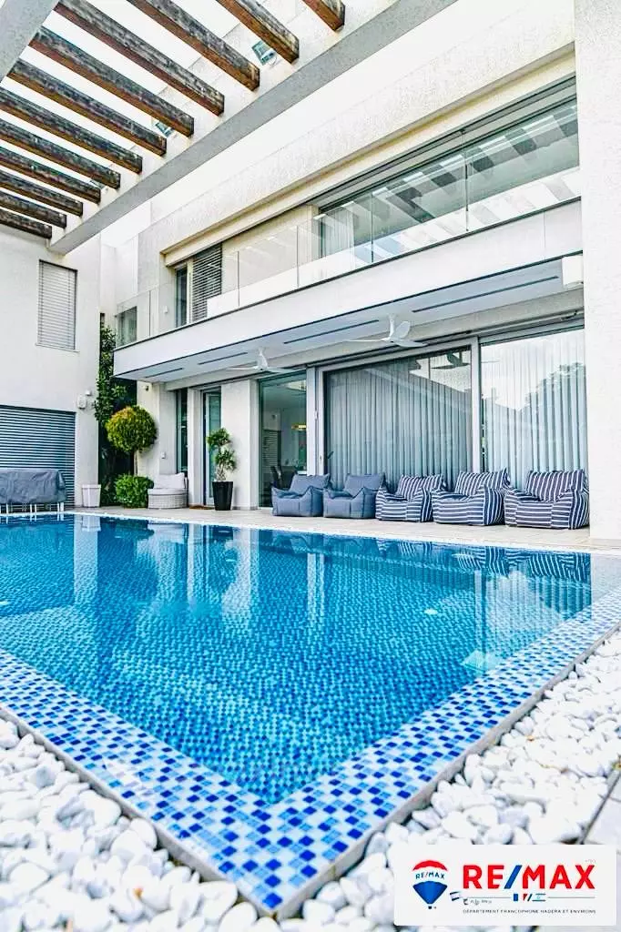 ¡La villa más prestigiosa de Hadera!