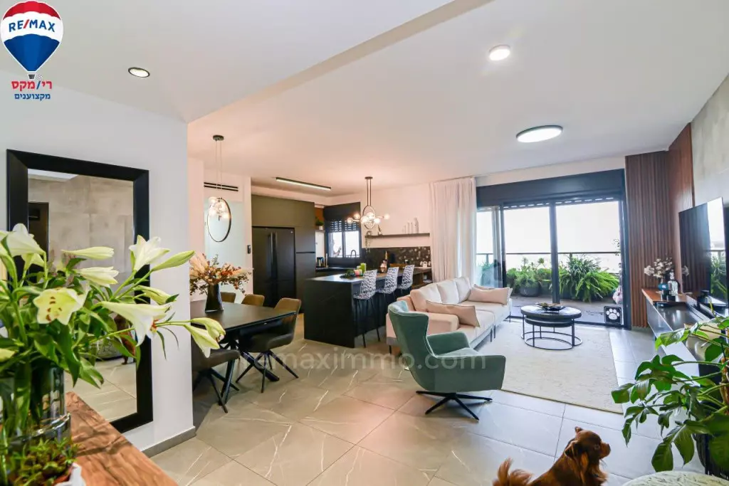 ¡Mini-penthouse excepcional de 5 habitaciones en el prestigioso proyecto VIVA en Hadera!