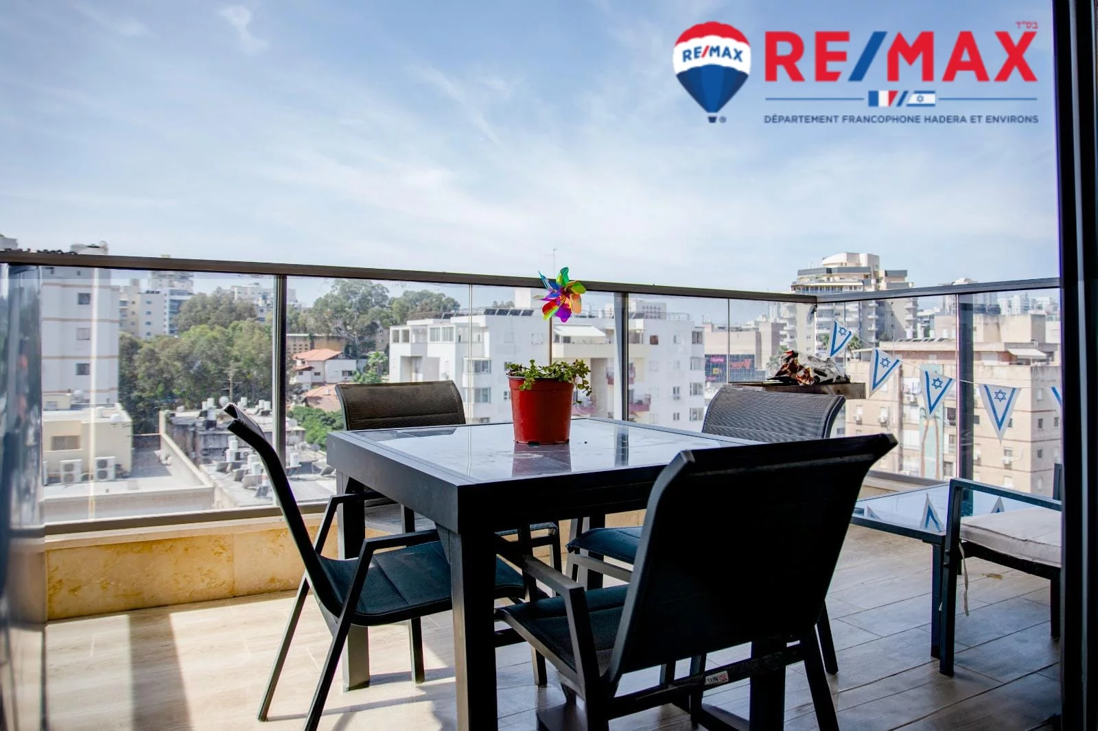Soberbio apartamento luminoso de 4 habitaciones en el centro de la ciudad, cerca del Beth Jabad francófono de Hadera!