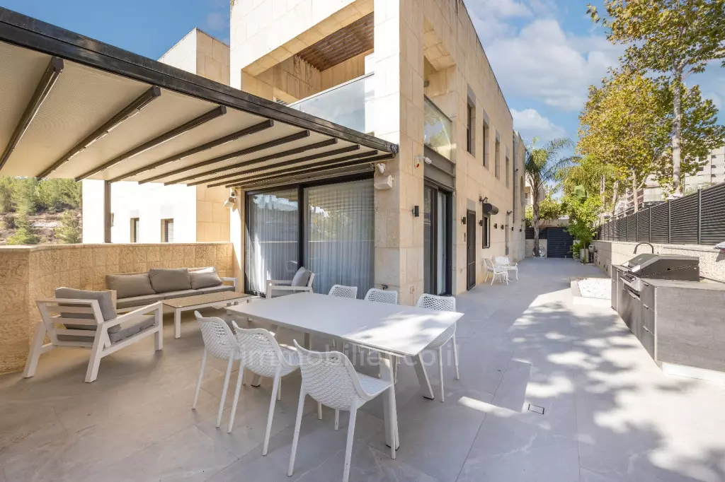 Espléndido apartamento con jardín - Ir Ganim