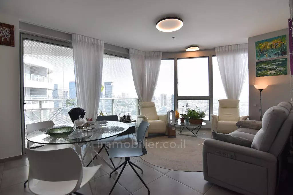 Gindi TLV - 4 Habitaciones