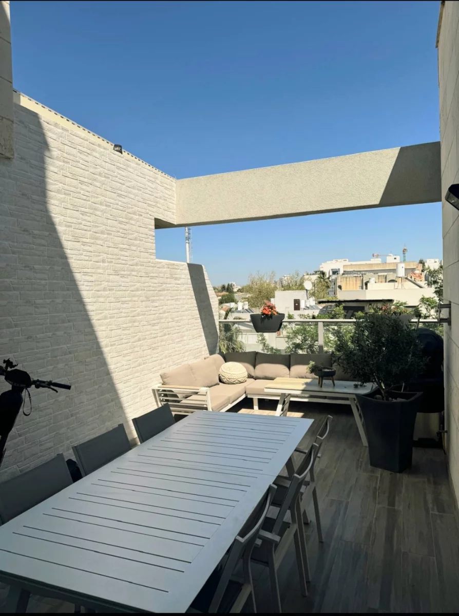 Magnífico ático dúplex nuevo en el corazón de Ra'anana