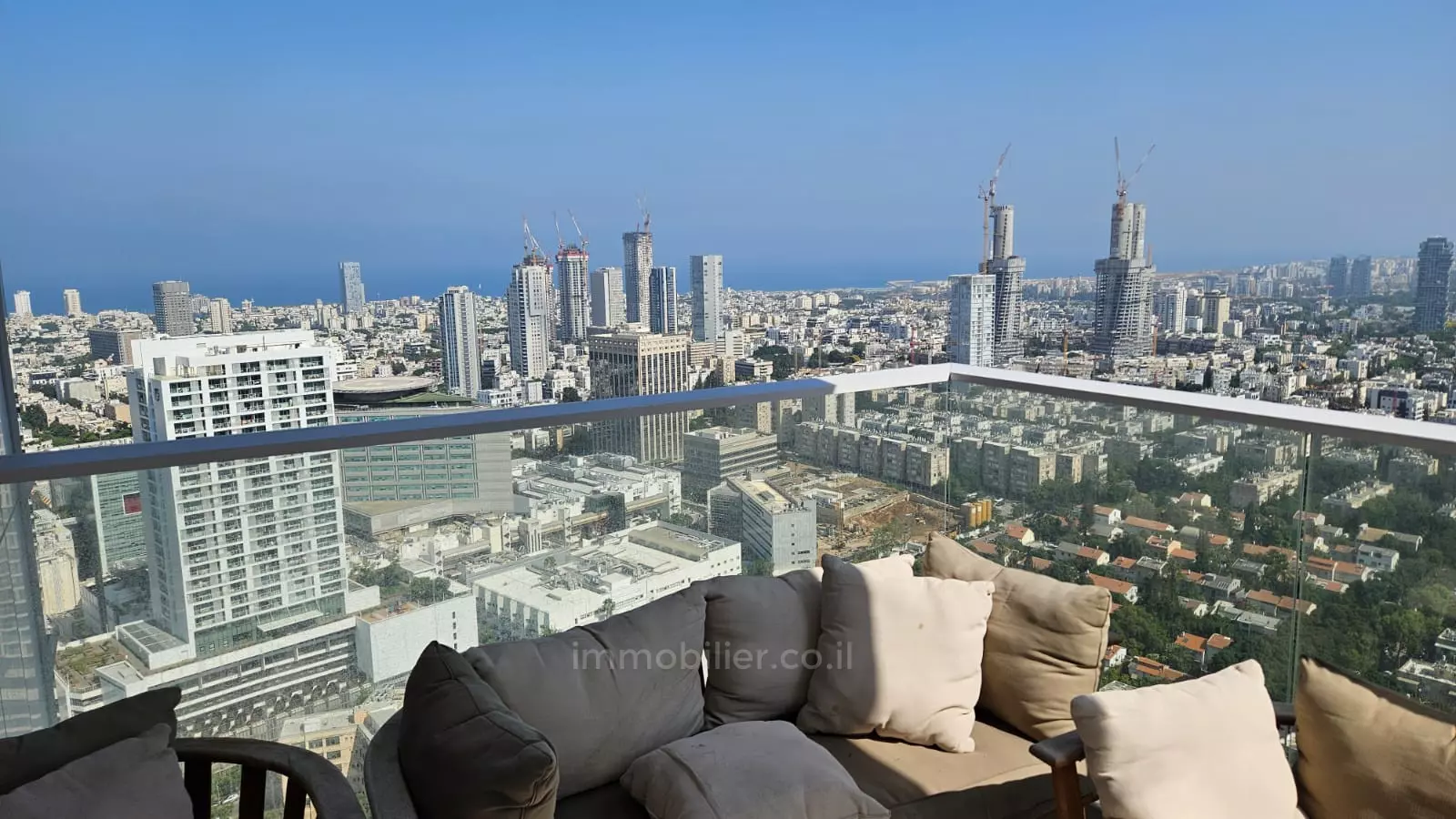 Apartamento con piscina en Tel Aviv – Midtown Tower, planta alta