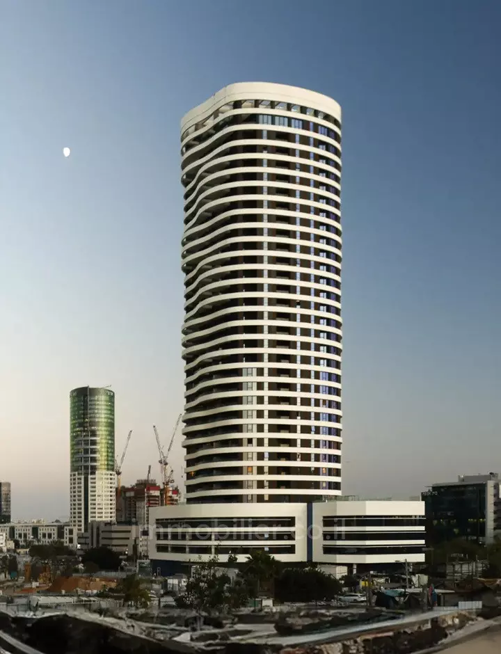 Magnífico apartamento de 3 habitaciones con vista al mar, Alfa Tower, Tel Aviv