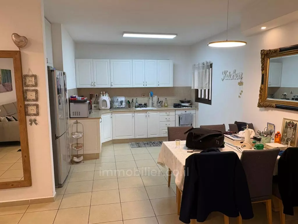Piso de 3 habitaciones en barrio Afridar reciente