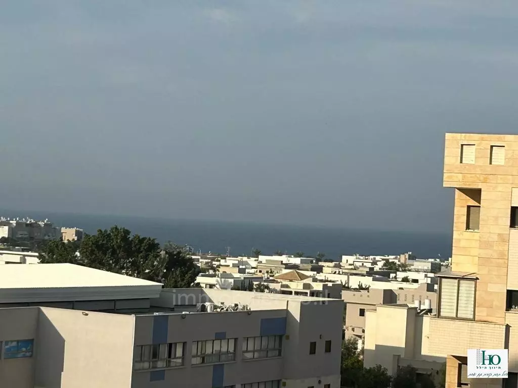 Con terraza, cerca del mar, bien diseñado, proyecto de calidad