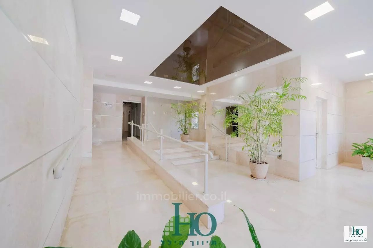 Con terraza, cerca del mar, bien distribuido, proyecto de calidad