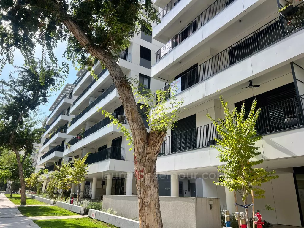 Hermoso edificio nuevo. Cerca de Kikar Hamedina.
