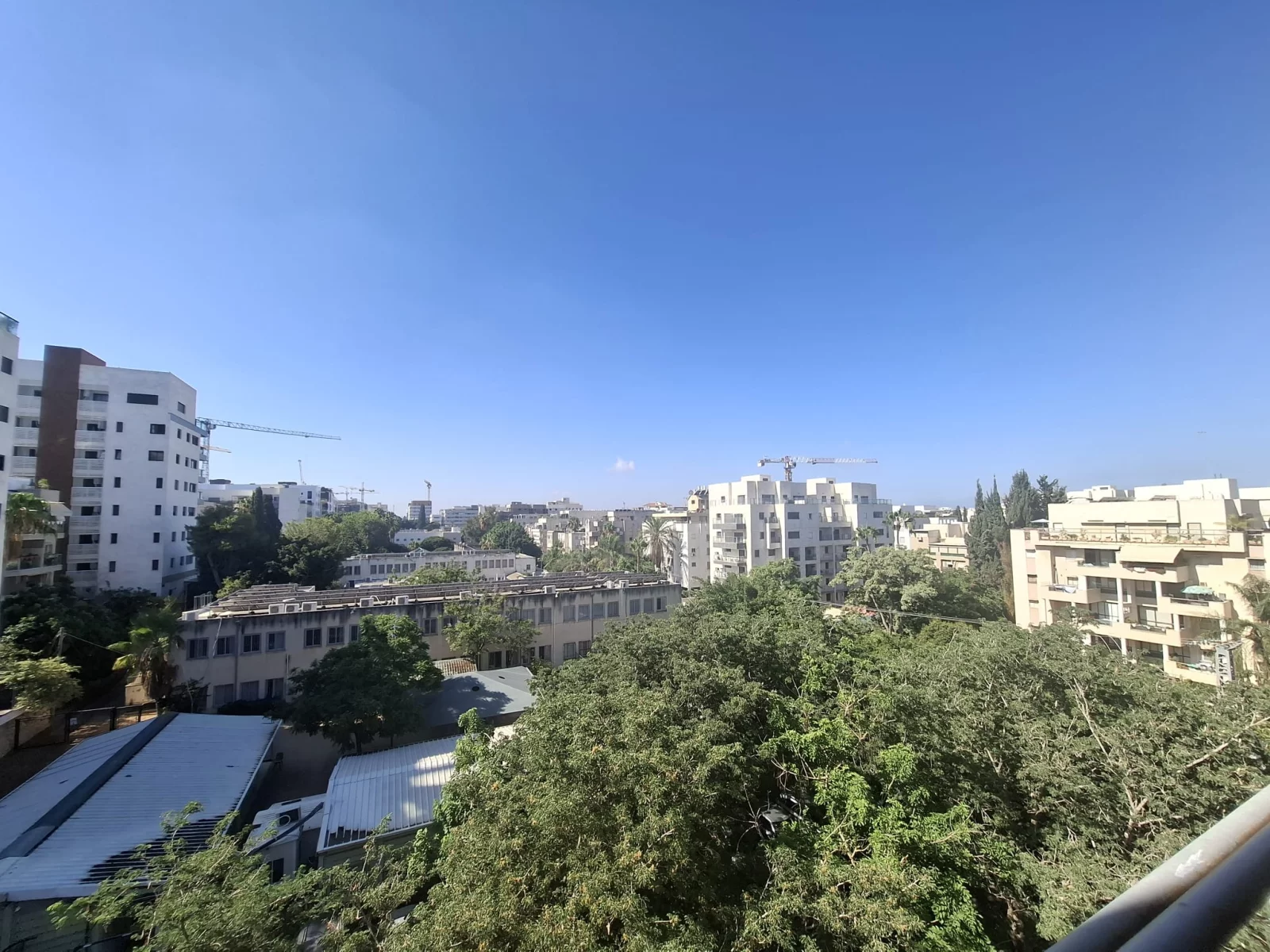 À VENDRE – RARE PENTHOUSE 6 PIÈCES AVEC TERRASSE DE 64 M²