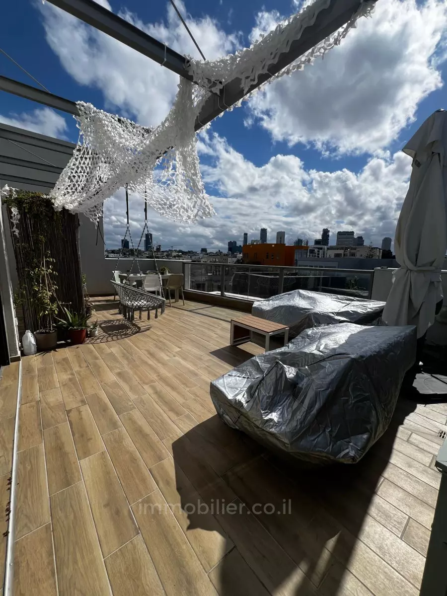 EN VENTA – ÁTICO DÚPLEX CON TERRAZA EN LA AZOTEA, CALLE ZALMAN SHNEUR, CENTRO DE TEL AVIV