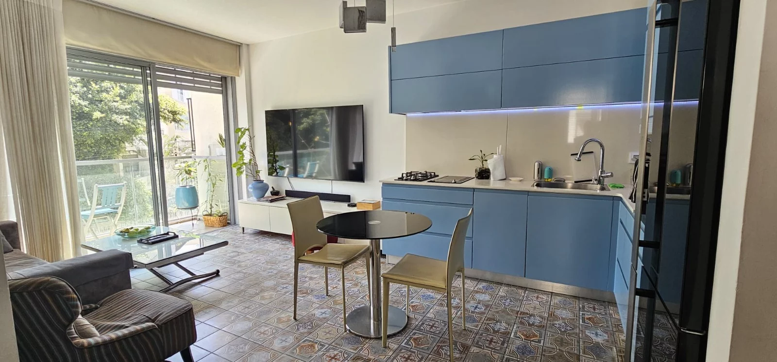 Soberbio apartamento de 3 habitaciones en edificio nuevo con parking y mamad