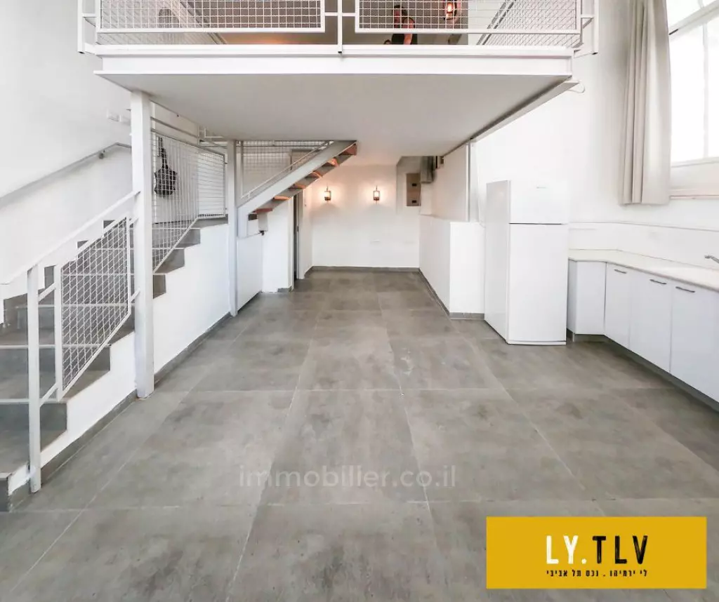 Magnífico estudio con entrepiso completamente renovado en pleno corazón de Tel Aviv