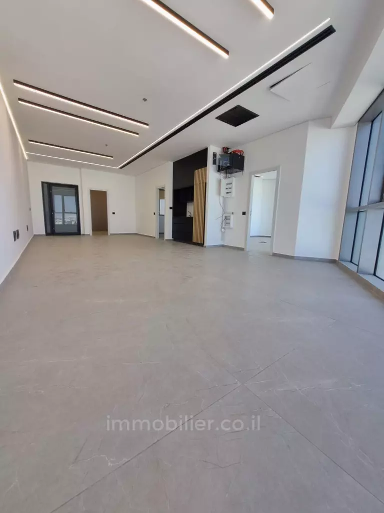 Nuevas oficinas en alquiler en torre muy demandada en Givat Shaul
