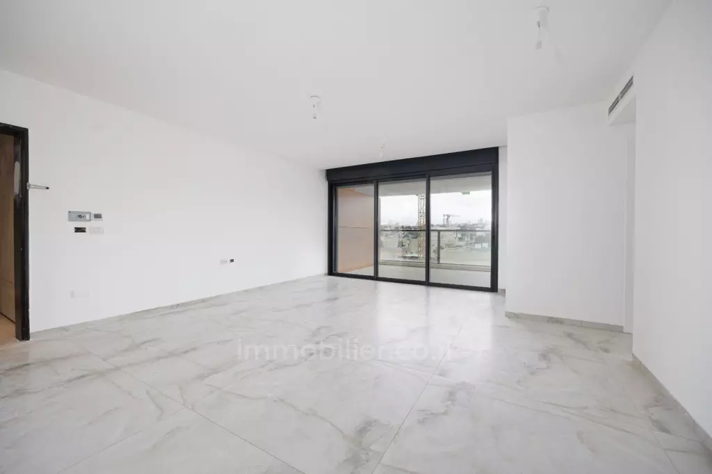 Soberbio apartamento nuevo de 4 habitaciones con terraza – Ubicación ideal en Mekor Haim