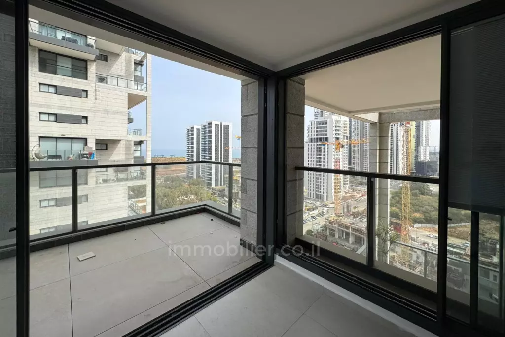 BAT YAM: EN TORRE DE LUJO - 5 HABITACIONES CON MAMAD - 131M²+14M² TERRAZA