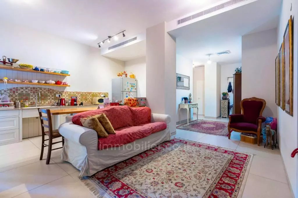 Planta baja con terraza en el corazón de Shenkin – Tel-Aviv