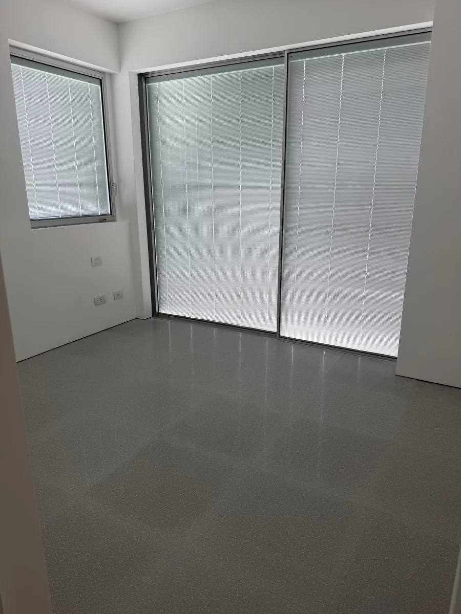 A pocos minutos caminando del mar, 3 habitaciones en venta, muy lujoso, completamente amueblado y nuevo, con aparcamiento estándar